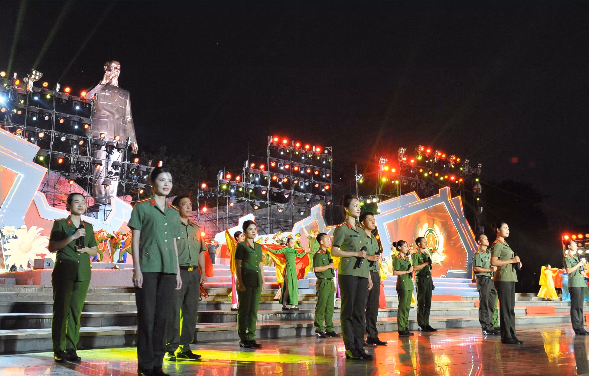 Xúc động đêm nghệ thuật “Giữ trọn lời thề - Tây Nguyên xanh 2023” -0