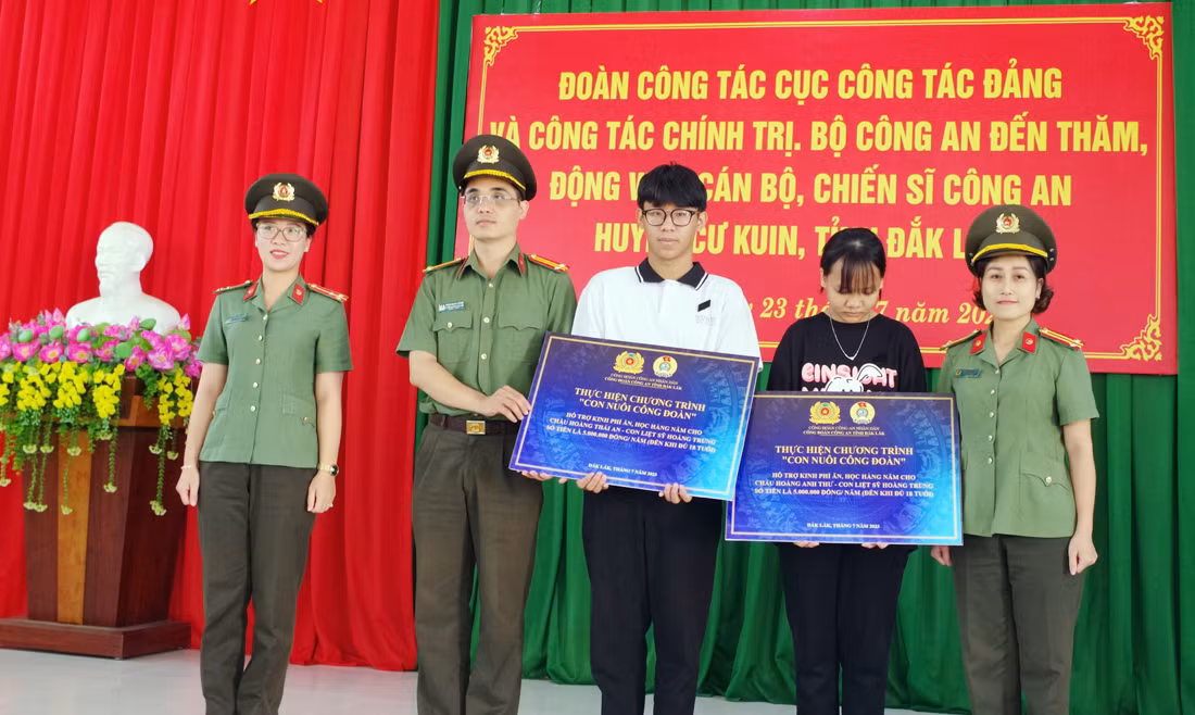 Các tổ chức đoàn thể CAND tri ân các gia đình thương binh, liệt sĩ tại Đắk Lắk -1