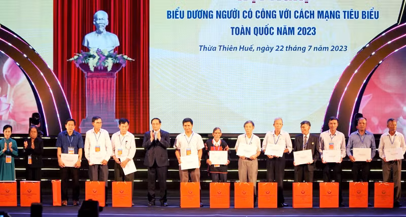 Chăm lo chu đáo đời sống vật chất, tinh thần của người có công -0