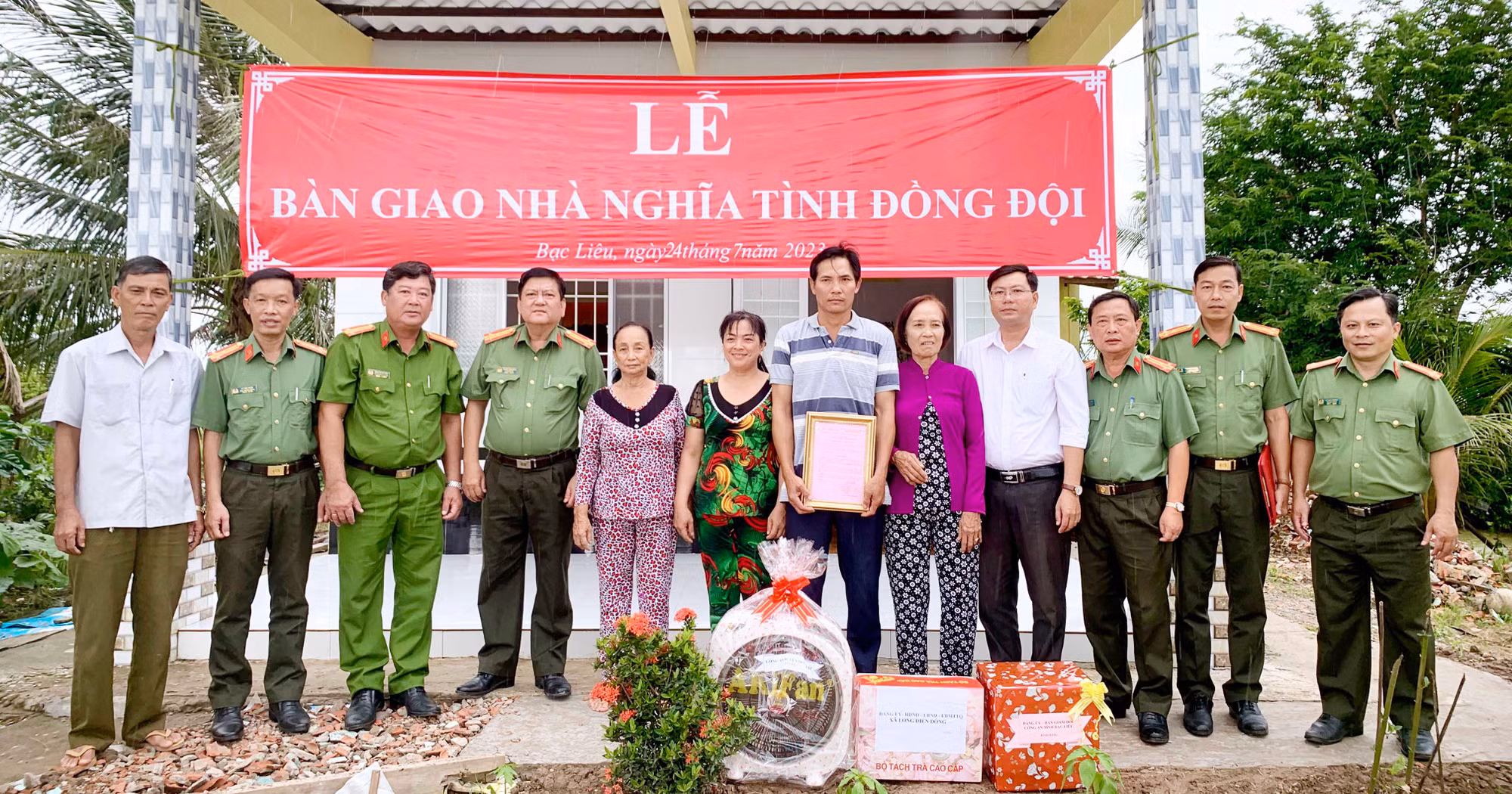Công an Bạc Liêu trao tặng 16 nhà Nghĩa tình đồng đội cho thân nhân liệt sỹ CAND -1