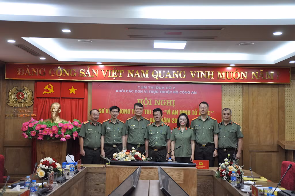 Nhiều đơn vị thuộc Cụm thi đua số 2 được tặng các phần thưởng cao quý