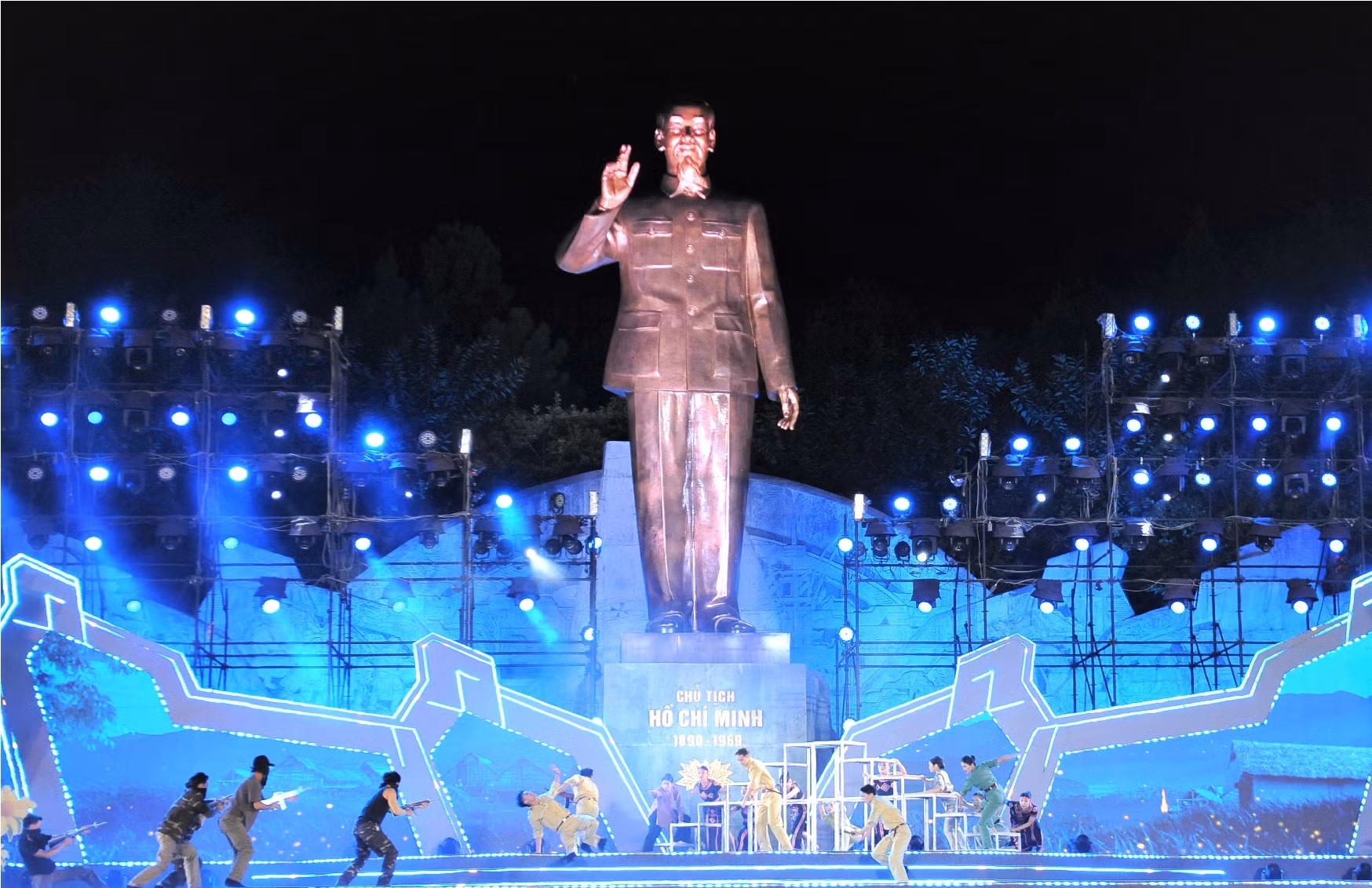 Xúc động đêm nghệ thuật “Giữ trọn lời thề - Tây Nguyên xanh 2023” -0