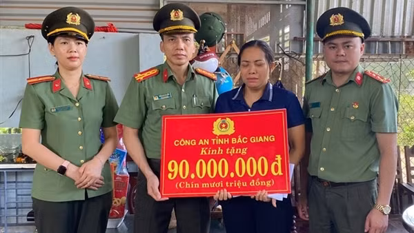 Công an tỉnh Bắc Giang tri ân gia đình liệt sĩ, thương binh ở Đắk Lắk