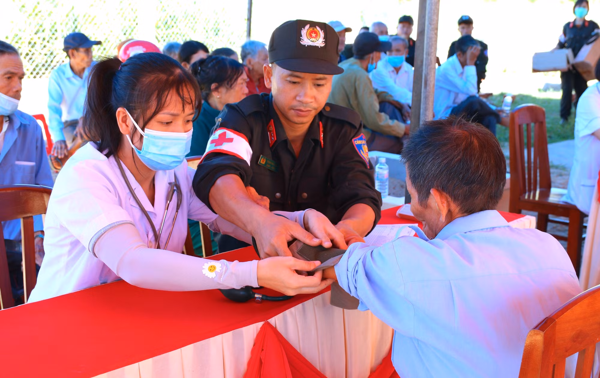 Cảnh sát cơ động tổ chức nhiều hoạt động đền ơn đáp nghĩa, tri ân người có công -2