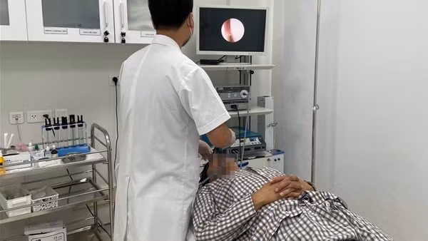 Suy tuyến thượng thận do tự dùng thuốc xịt mũi