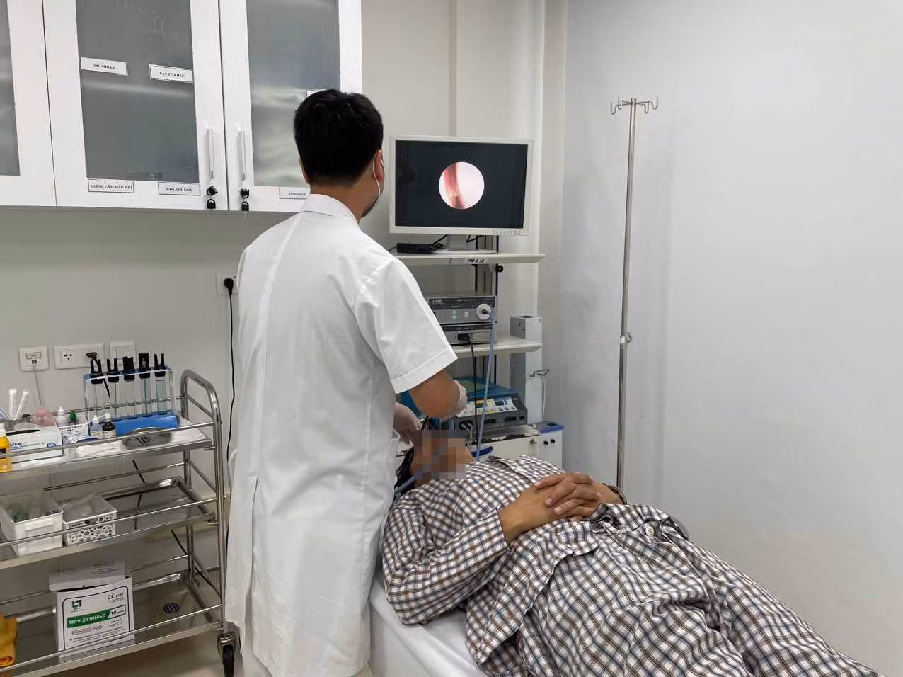 Suy tuyến thượng thận do tự dùng thuốc xịt mũi -0