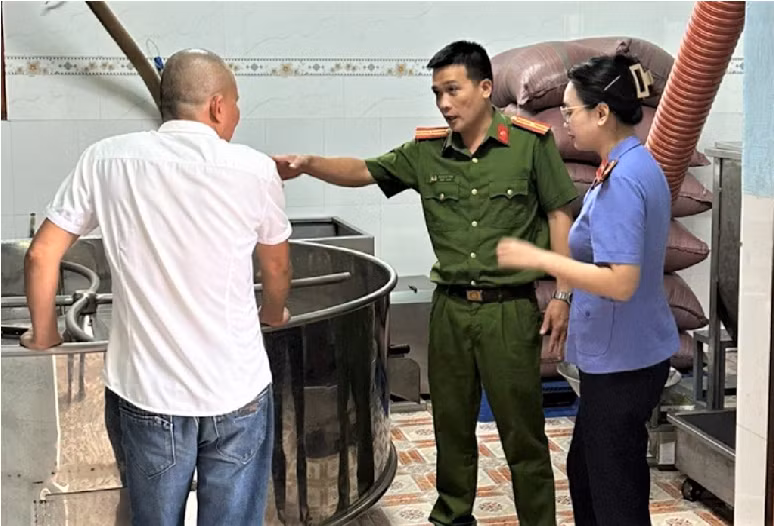 Phát hiện, bắt quả tang 2 cở sản xuất cà phê giả -0