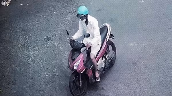 Kẻ trộm đầu thú vì... cảm thương người phụ nữ bán vé số