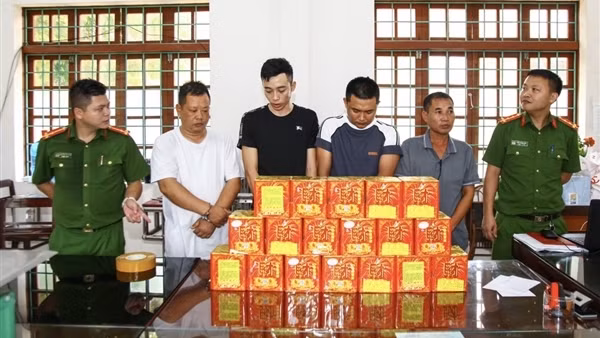 Vừa buôn hàng cấm, vừa sản xuất, chế tạo trái phép đạn của súng hơi