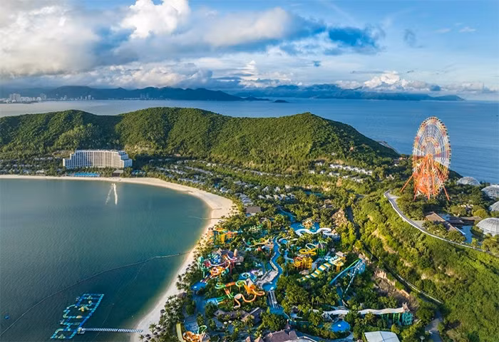 Sao đầu tiên của 8Wonder đã đến Vinpearl Nha Trang -0
