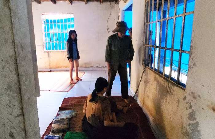 Hé lộ nguyên nhân khiến 3 người phụ nữ bị nhốt, xích -0