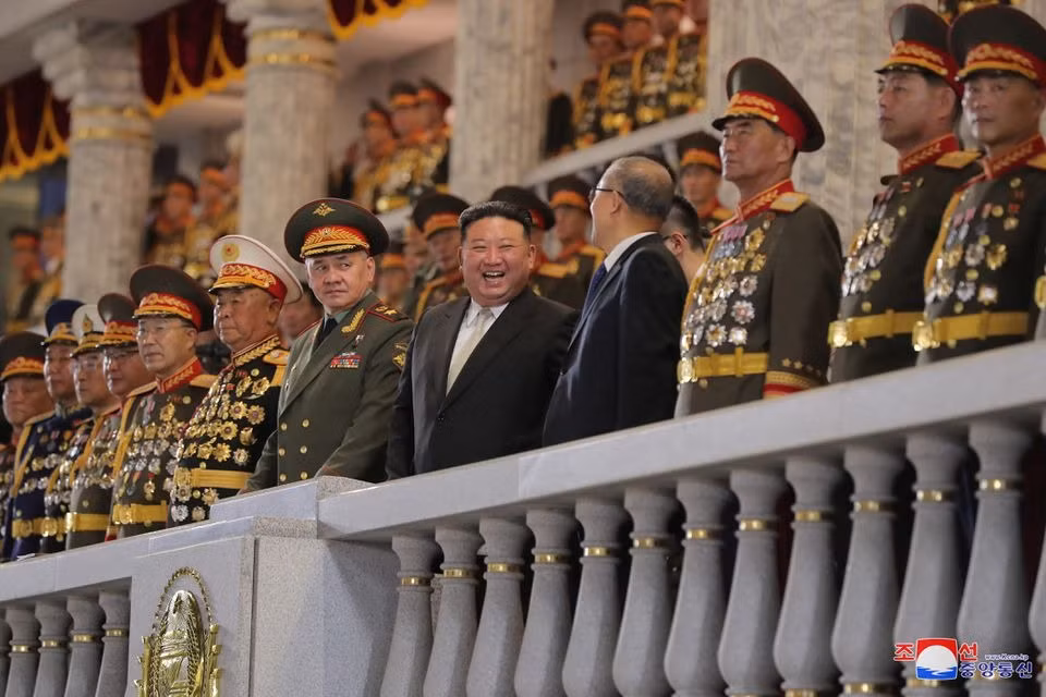 Triều Tiên duyệt binh trong đêm mừng Ngày chiến thắng -0
