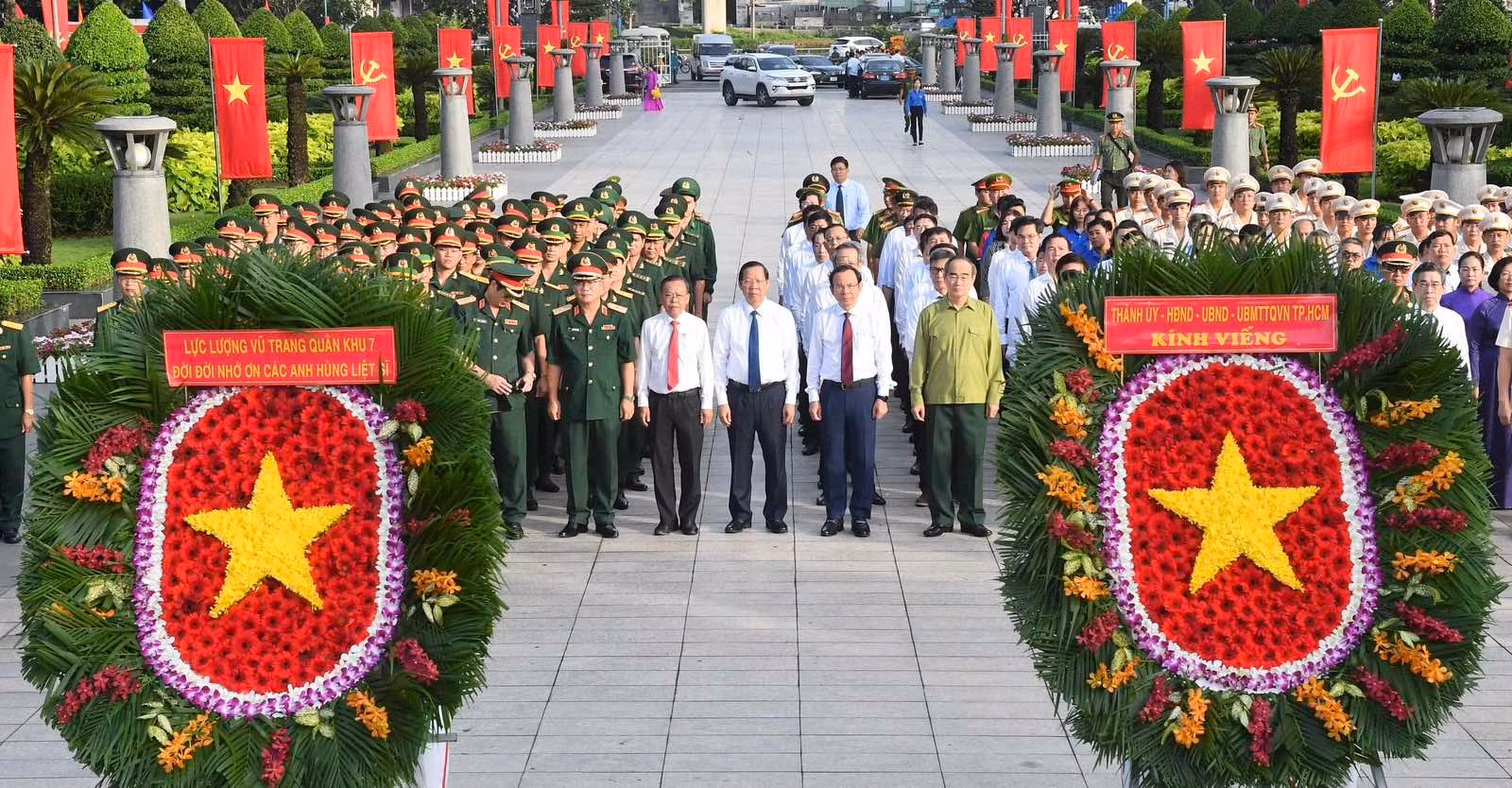 TP Hồ Chí Minh: Dâng hoa, dâng hương tưởng niệm các anh hùng liệt sĩ -0