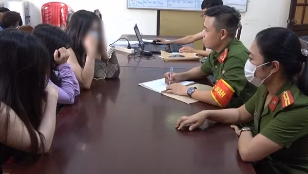 Bắt “tú ông” môi giới bán dâm tại nhiều nhà nghỉ