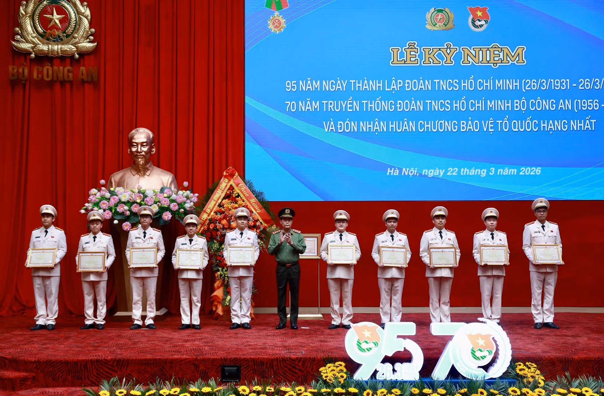 Đoàn Thanh niên Bộ Công an đón nhận Huân chương Bảo vệ Tổ quốc hạng Nhất -0