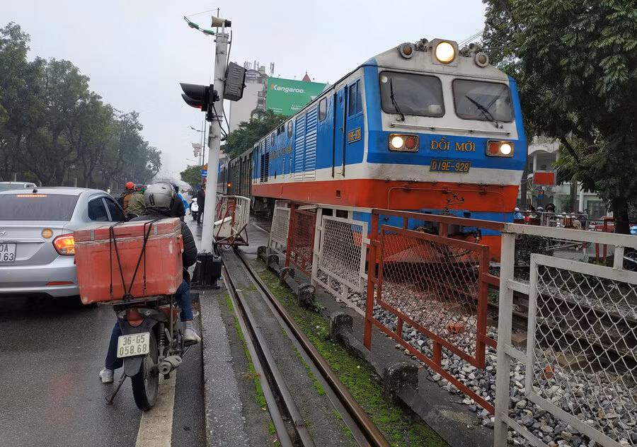 Từ 15/5: Xử lý nghiêm nhiều lỗi vi phạm giao thông đường sắt -0