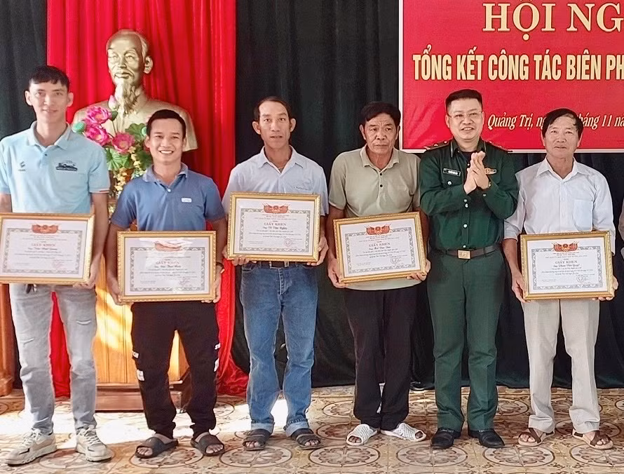 Bước qua “lời nguyền” của biển -0
