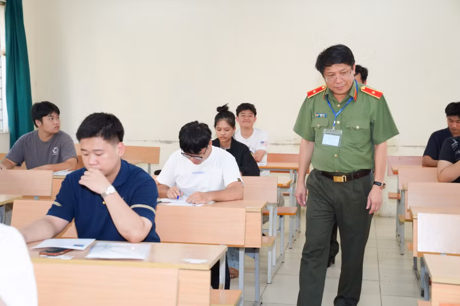 Lần đầu tiên tổ chức Kỳ thi đánh giá tuyển sinh văn bằng 2 Công an trên máy tính -0