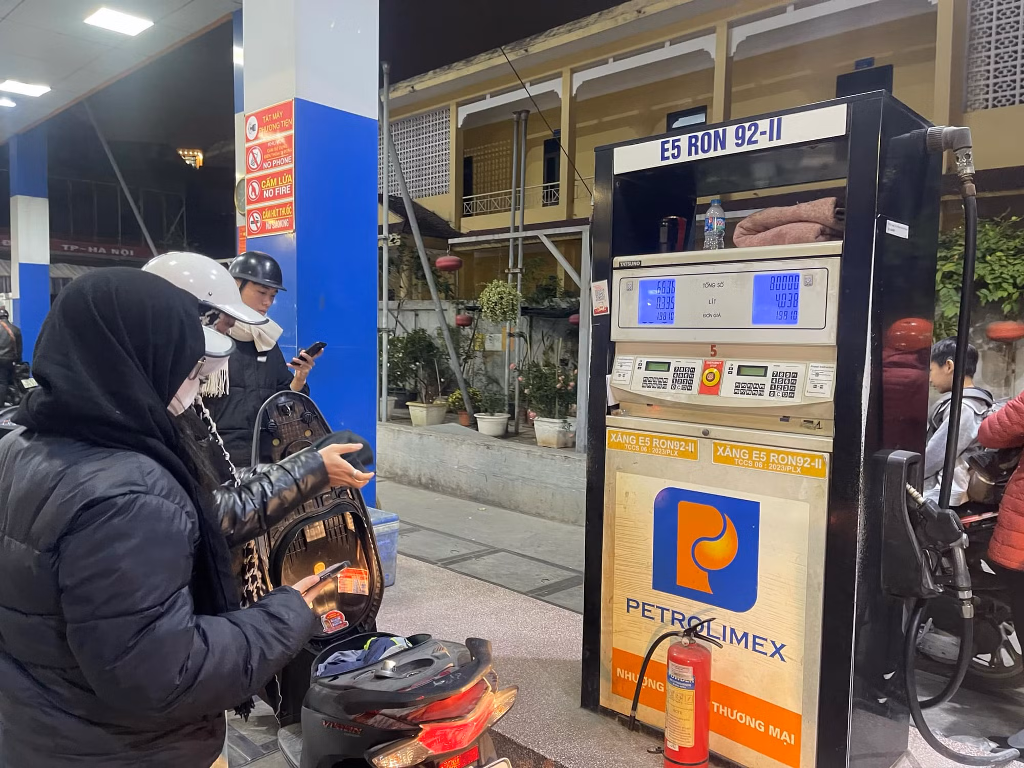 Giảm hết thuế bảo vệ môi trường, thuế giá trị gia tăng, thuế tiêu thụ đặc biệt đối với xăng, dầu và nhiên liệu bay -0