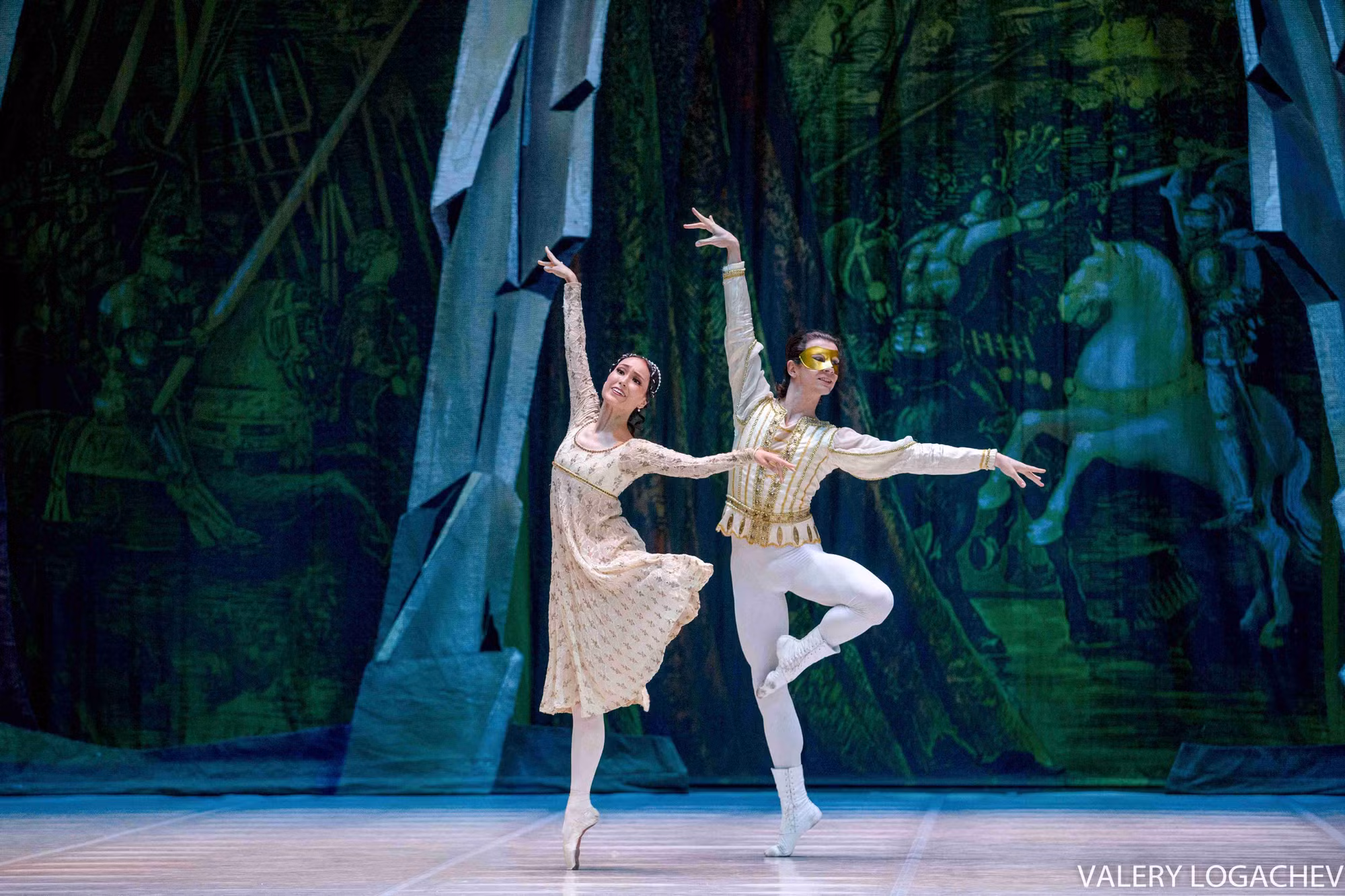 Biểu diễn 2 tuyệt phẩm ballet của Nga tại Nhà hát Hồ Gươm -0