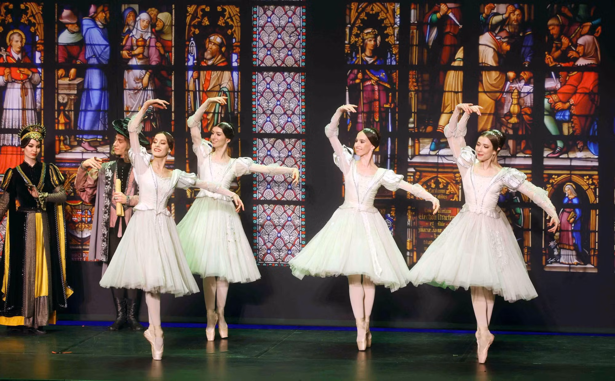 Choáng ngợp với ballet “Romeo và Juliet” từ xứ sở bạch dương -0