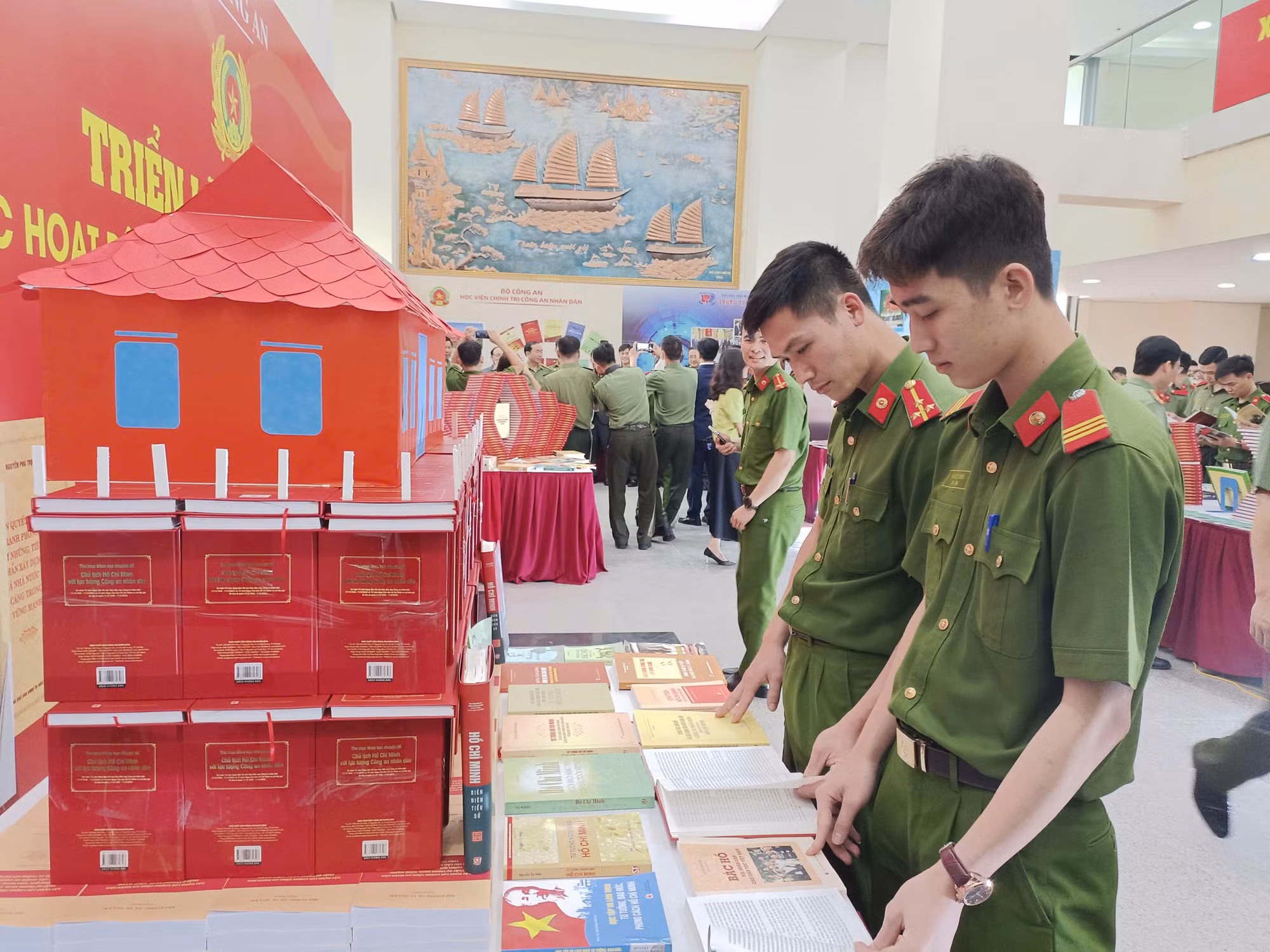 Đa dạng hoạt động Ngày Sách và Văn hóa đọc trong Công an nhân dân -0