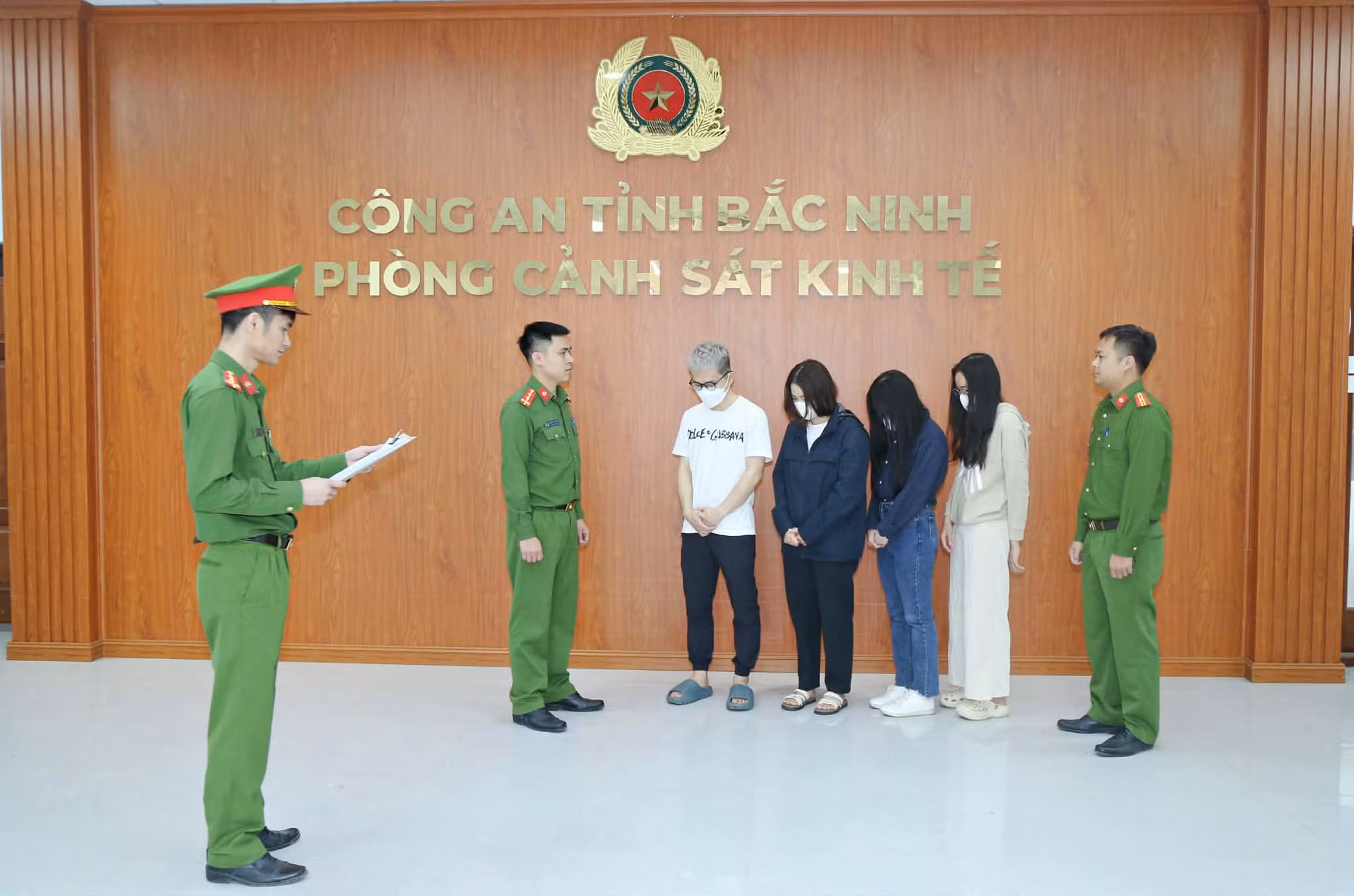 Khởi tố 4 bị can làm giả con dấu, tài liệu để trục lợi chính sách mua nhà ở xã hội - 0