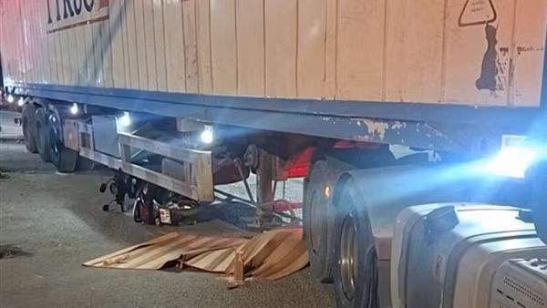 Đồng Tháp: Xe đầu kéo va chạm với xe máy khiến hai người tử vong