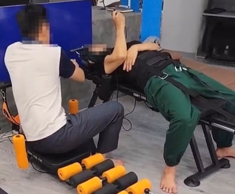 Cơn sốt máy kéo giãn cột sống: Mua hy vọng, rước rủi ro -0