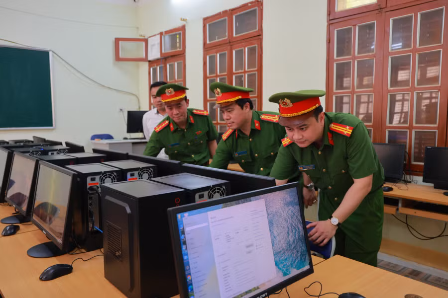 Học viện Cảnh sát nhân dân mang nhiều phần quà ý nghĩa về với học sinh và cán bộ Công an biên giới -0