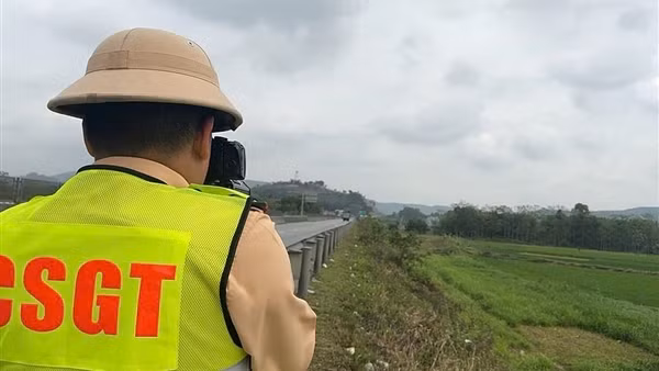 CSGT sử dung ô tô hóa trang, ghi hình vi phạm trên cao tốc