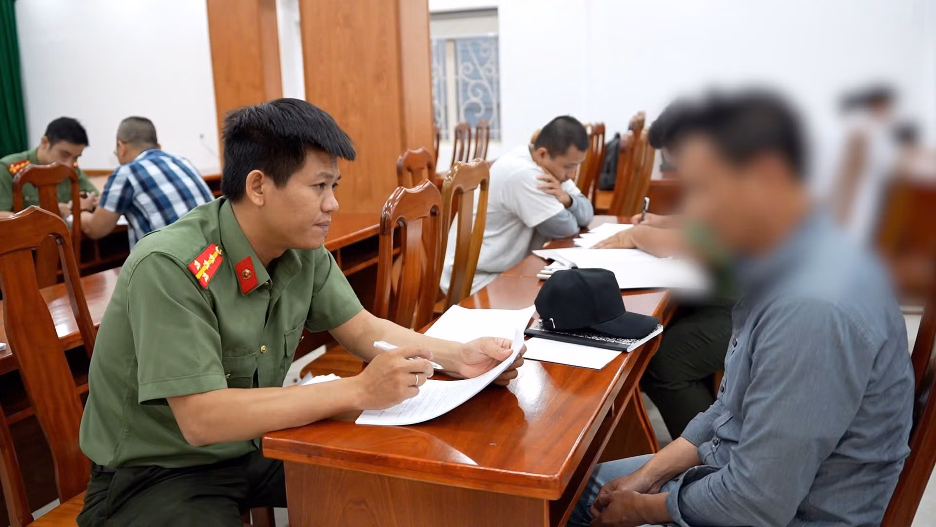Công an TP Hồ Chí Minh tiếp nhận công dân bị trục xuất từ Hoa Kỳ -3