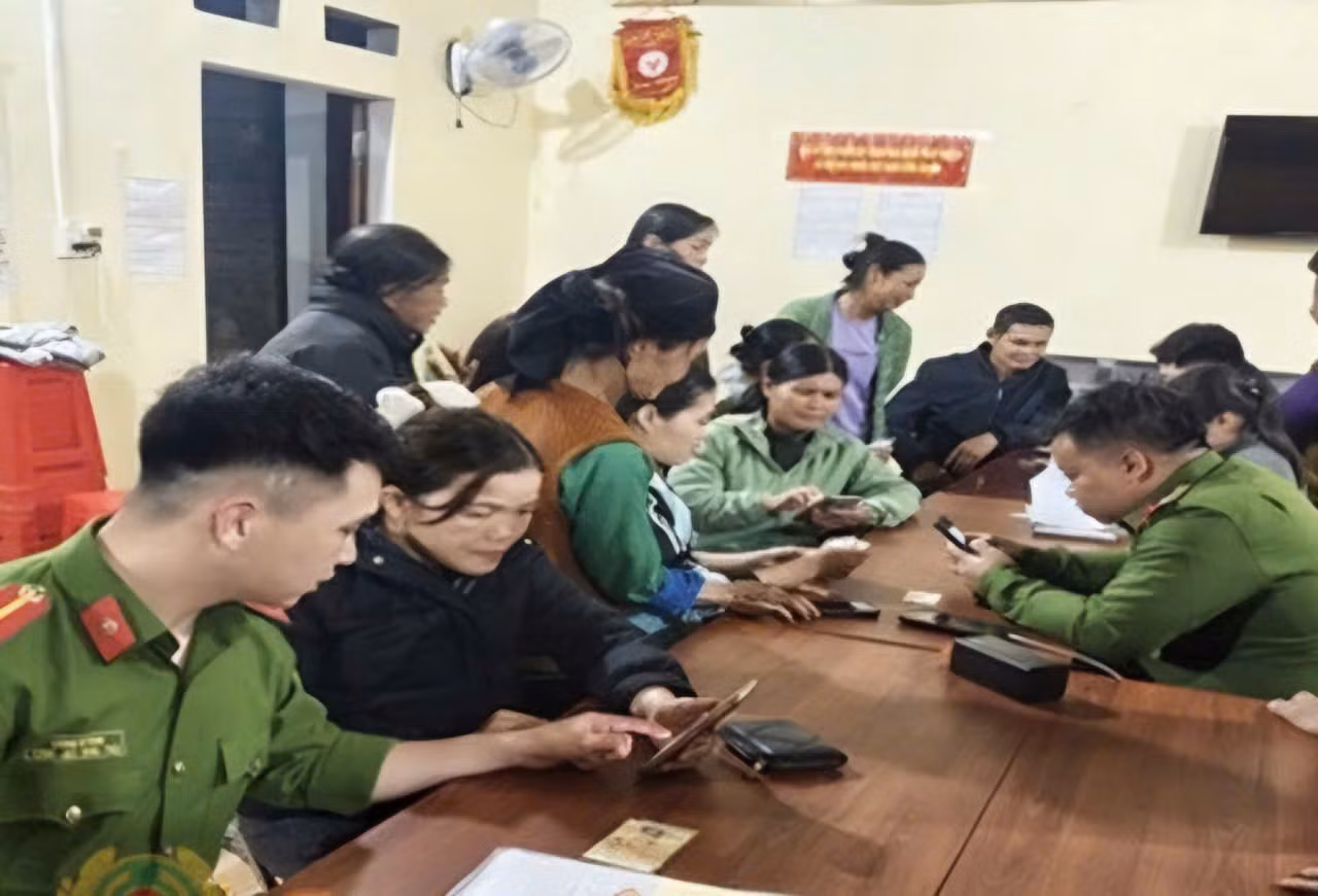 Công an Lạng Sơn tích cực đưa tiện ích số và an toàn đến với người dân -0