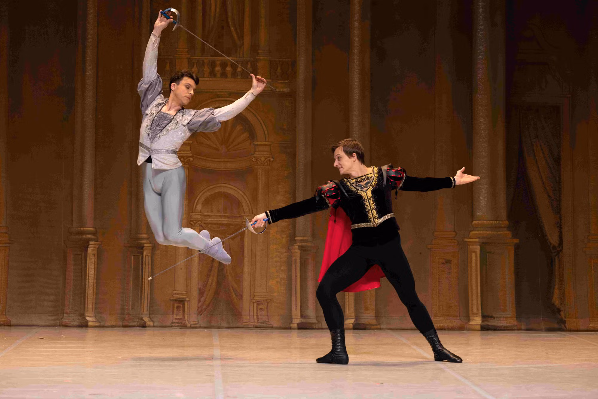 Biểu diễn 2 tuyệt phẩm ballet của Nga tại Nhà hát Hồ Gươm -0