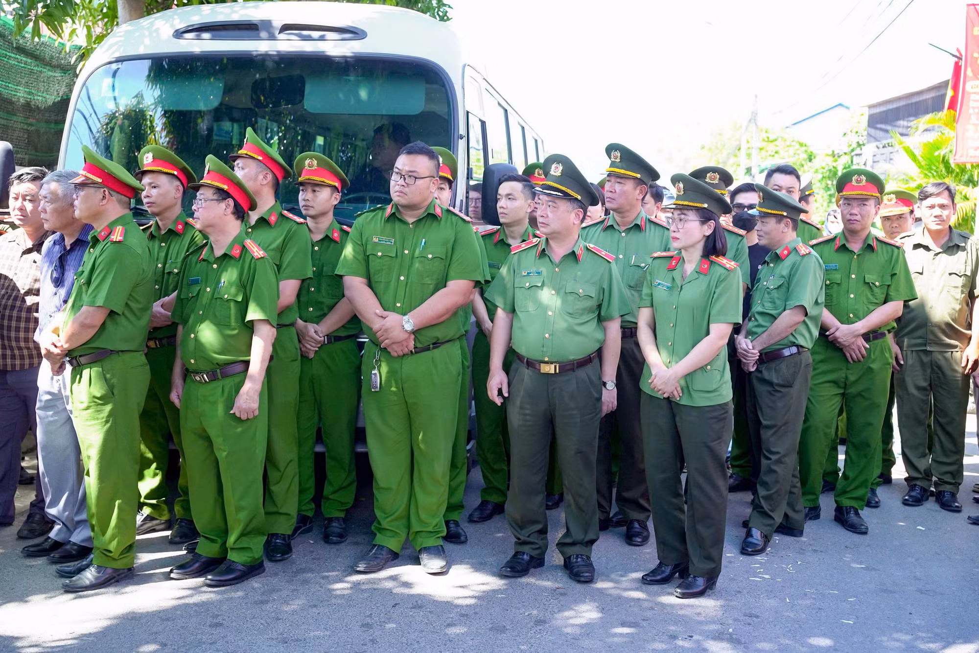 Nghẹn ngào tiễn biệt Thiếu tá Nguyễn Xuân Hải về miền mây trắng -0