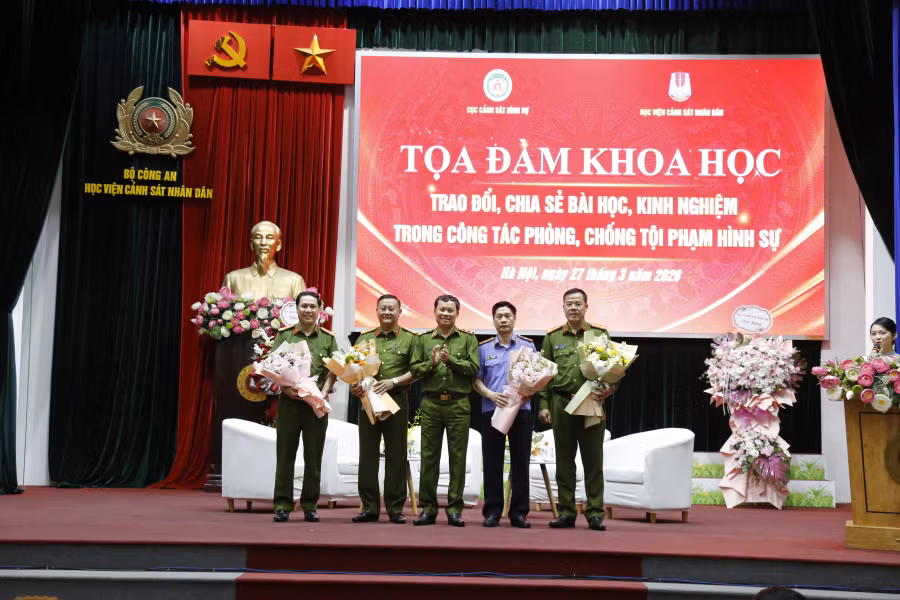 Truyền lửa nghề và chia sẻ kinh nghiệm phòng ngừa, trấn áp tội phạm từ sớm, từ xa -0
