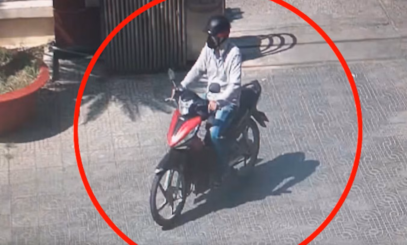 Gã đàn ông bám theo người phụ nữ để móc cốp xe máy trộm cắp 90 triệu đồng -0