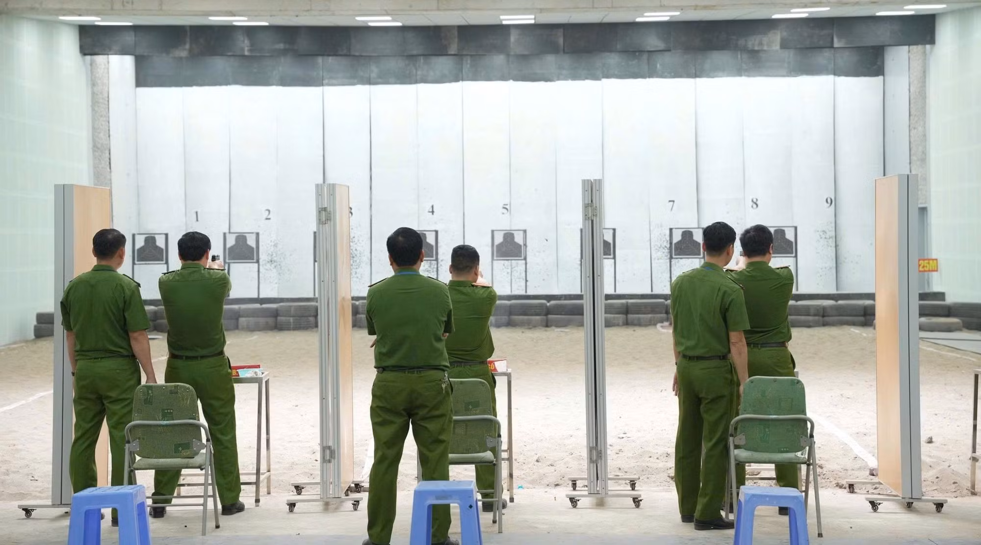Cảnh sát hình sự thi tài bắn súng quân dụng -0