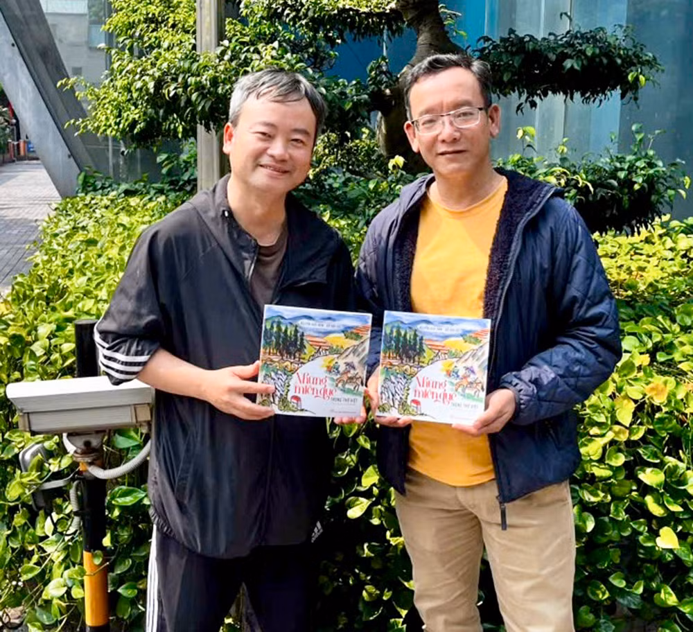 nhà van ð- anh vu (trái) và nhà van nguy-n hoài nam.jpg -1
