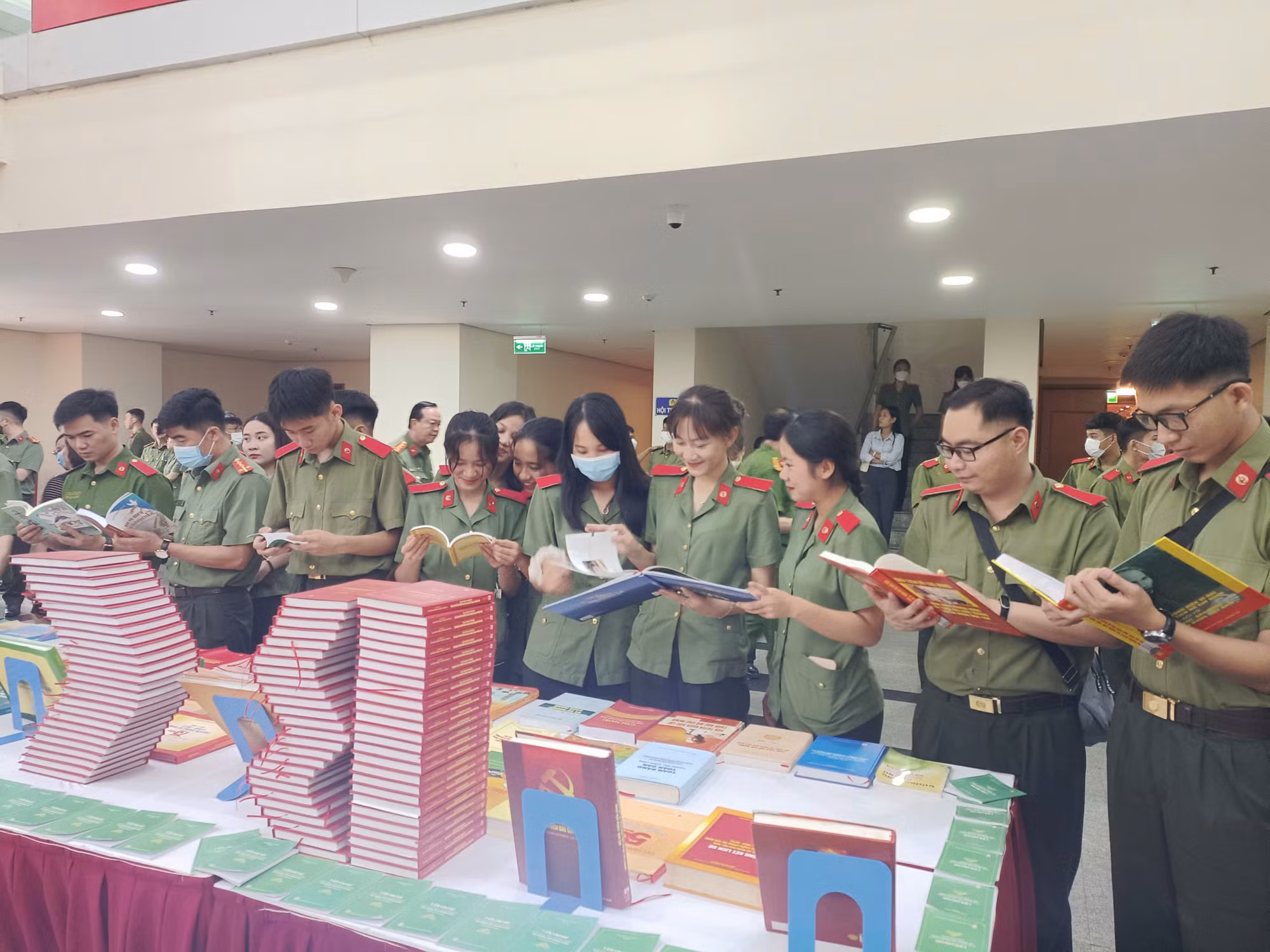 Đa dạng hoạt động Ngày Sách và Văn hóa đọc trong Công an nhân dân -0
