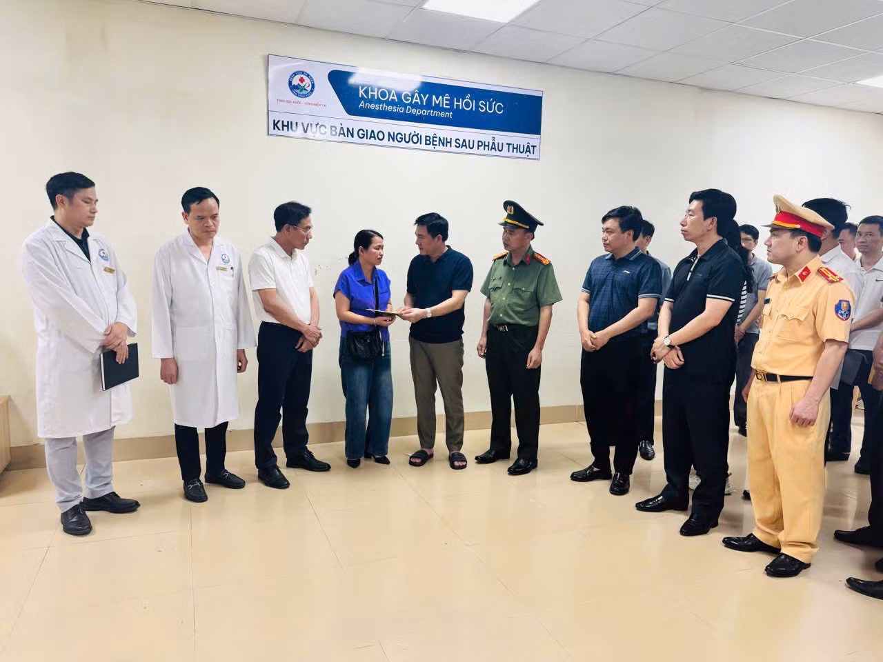 Lãnh đạo tỉnh Phú Thọ thăm, động viên các nạn nhân trong vụ tai nạn ở Tam Đảo -0