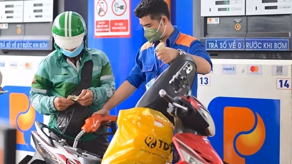 Tiếp tục chi mạnh Quỹ bình ổn, giữ nguyên giá xăng dầu