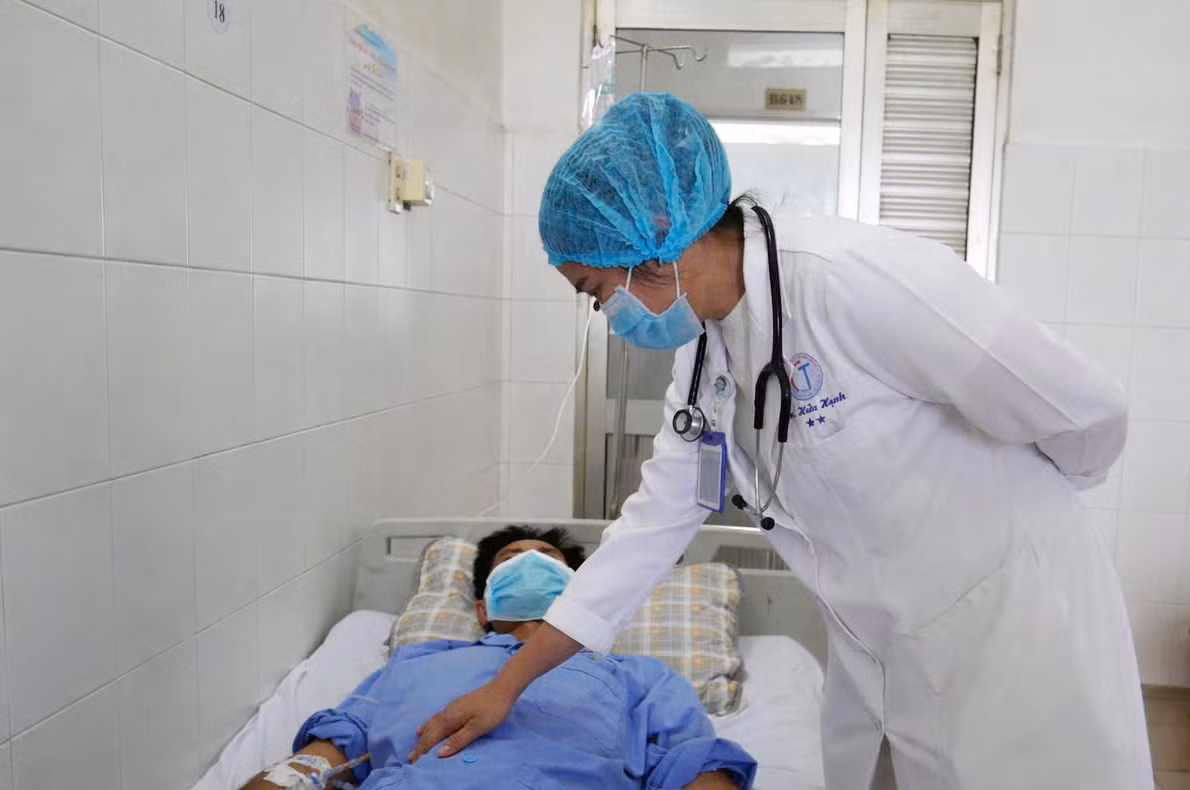 Hi hữu: Xương cá dài 3cm đâm xuyên mật -0