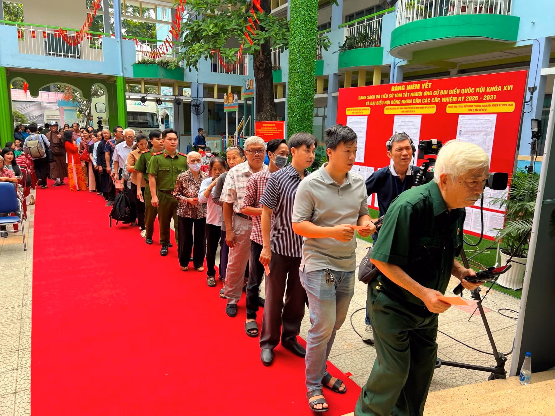 Cử tri TP Hồ Chí Minh nô nức tham gia bầu cử -0