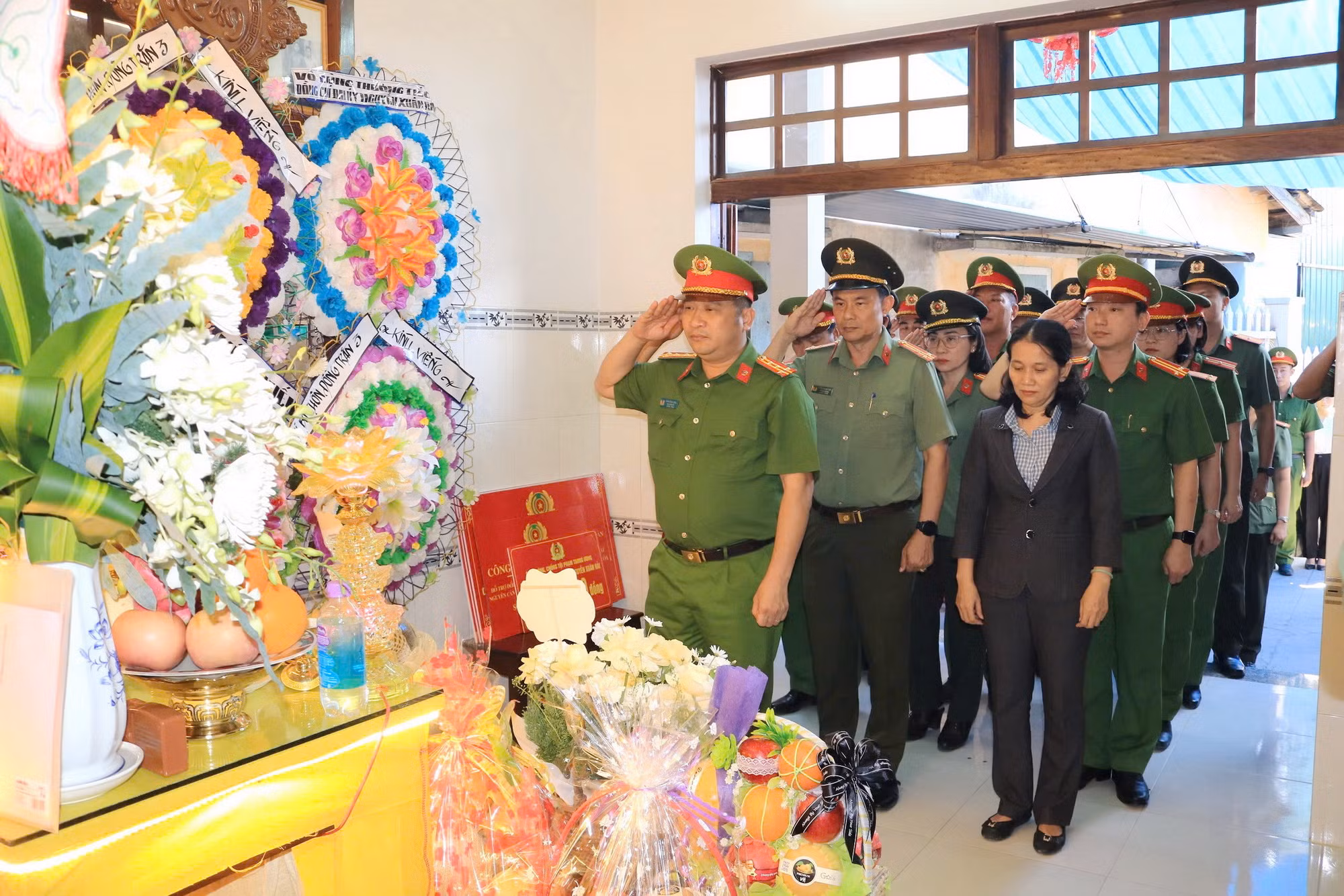 Truy tặng Huân chương Bảo vệ Tổ quốc hạng Ba đối với Thiếu tá Nguyễn Xuân Hải -0