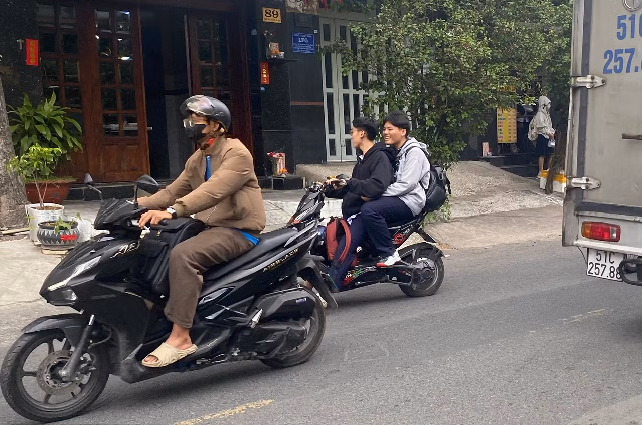 &nbsp;Đừng khóc khi giao xe cho con em mình rồi phó mặc -0