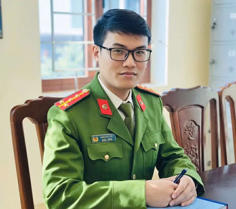 Dám dừng lại để thơ nói nhiều hơn -0