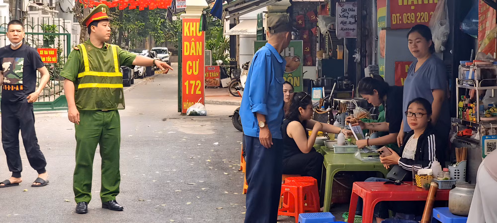 Hà Nội: Điểm trông giữ xe tự phát quanh trường học có tiếp tay cho vi phạm? -0