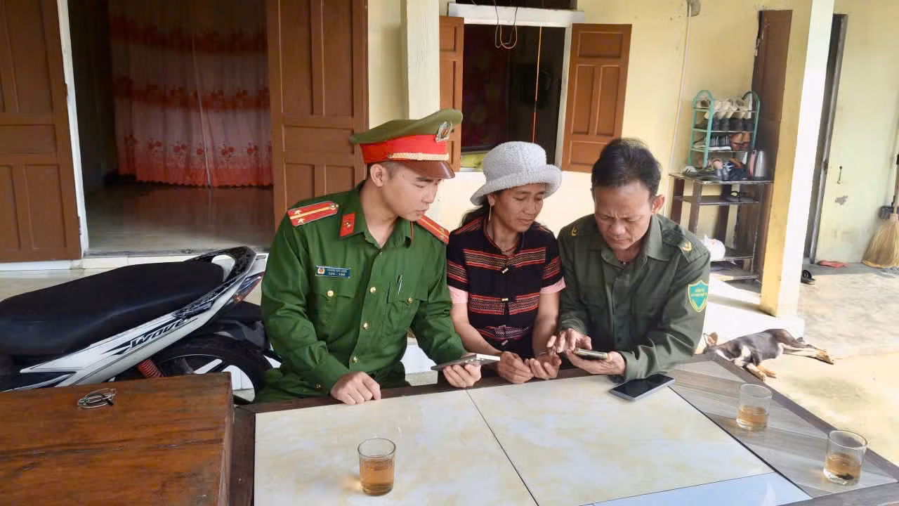 Công an xã giúp dân tích hợp tài khoản an sinh xã hội trên VNeiD -0