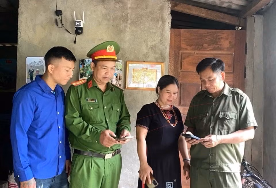 Công an xã giúp dân tích hợp tài khoản an sinh xã hội trên VNeiD -0